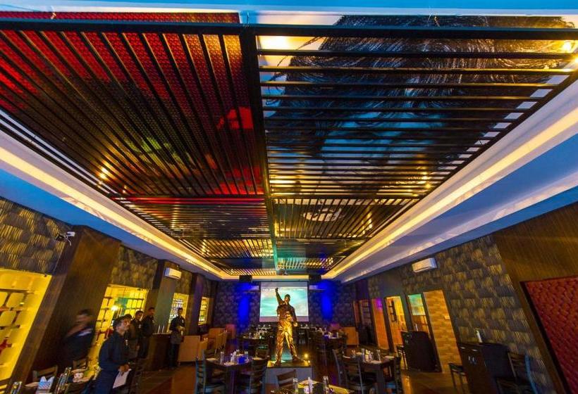 فندق Green Park Suites