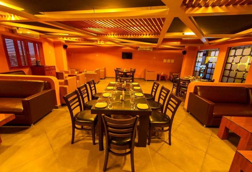 فندق Green Park Suites