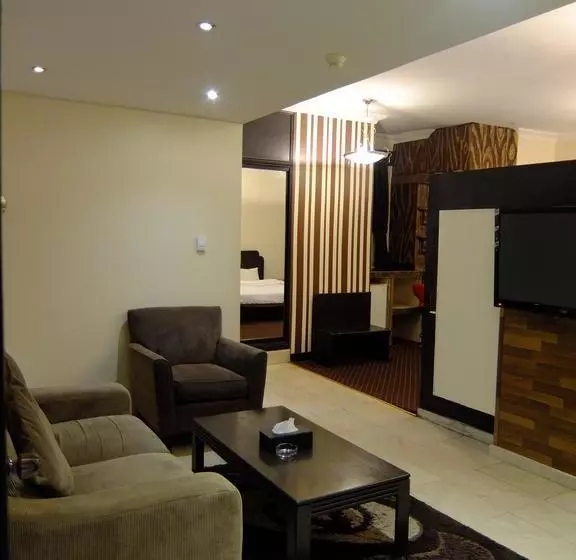 Mas Hotel And Suites