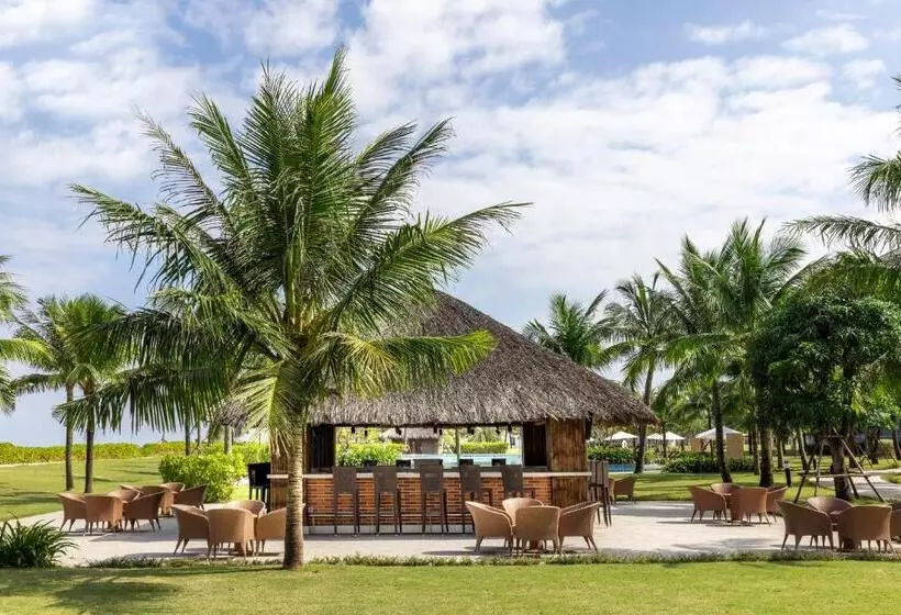 Melia Vinpearl Cua Hoi Beach Resort