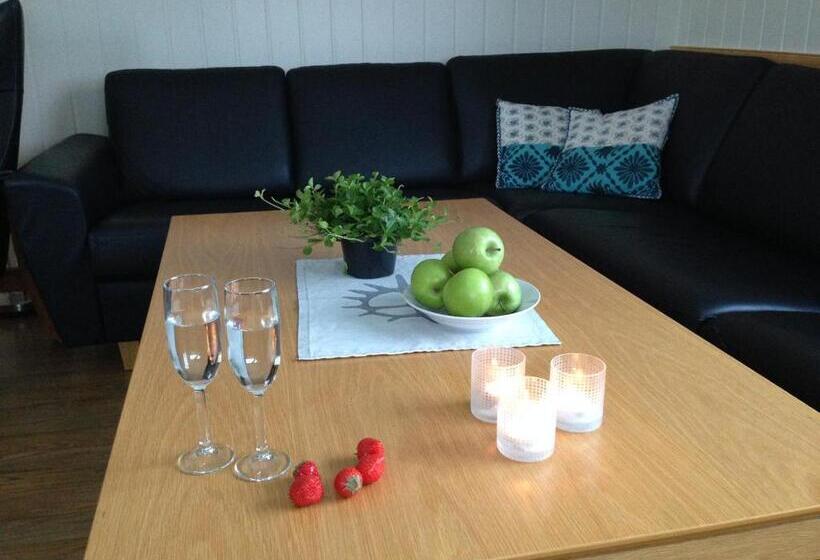 فندق على الطريق Mix Tana Spiseri Og Overnatting