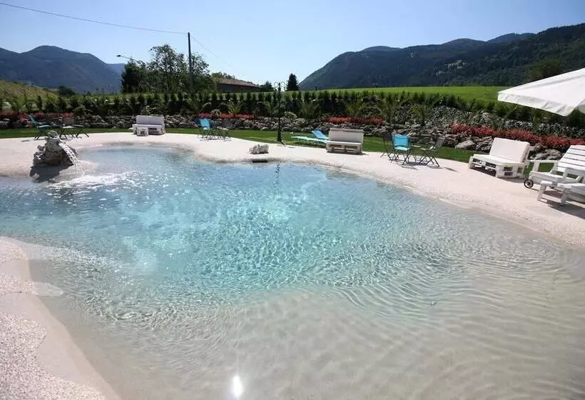 Hotelli Albergo Ristorante La Bussola