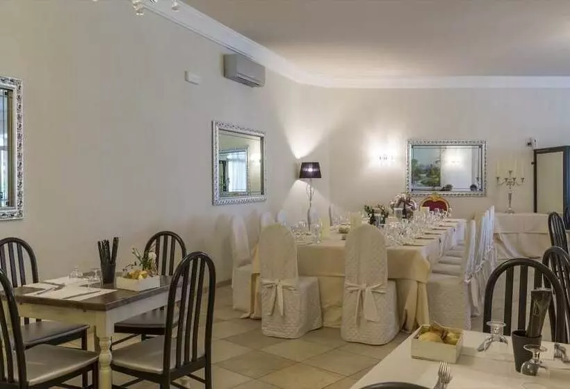 Hotelli Albergo Ristorante La Bussola