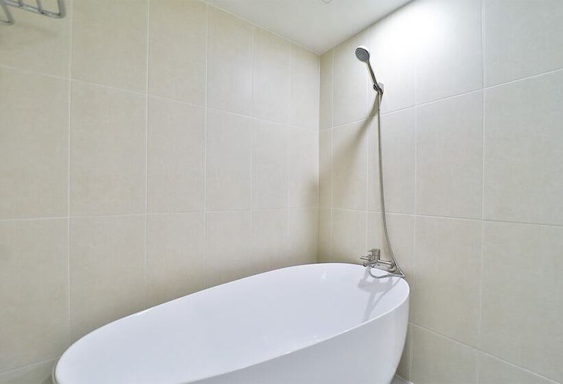 Calm Rest Hotel Busan Sasang