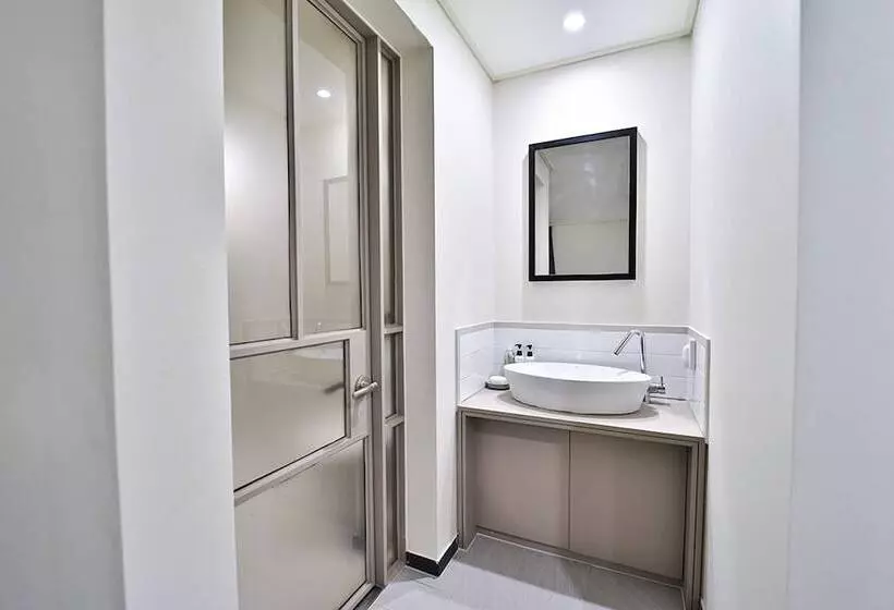 Calm Rest Hotel Busan Sasang