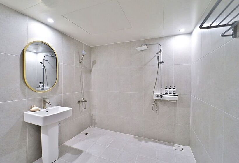 Calm Rest Hotel Busan Sasang