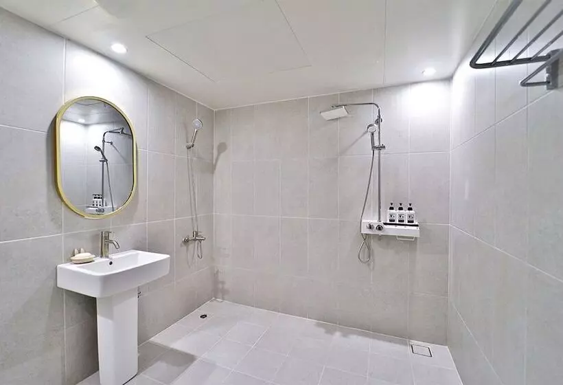 Calm Rest Hotel Busan Sasang