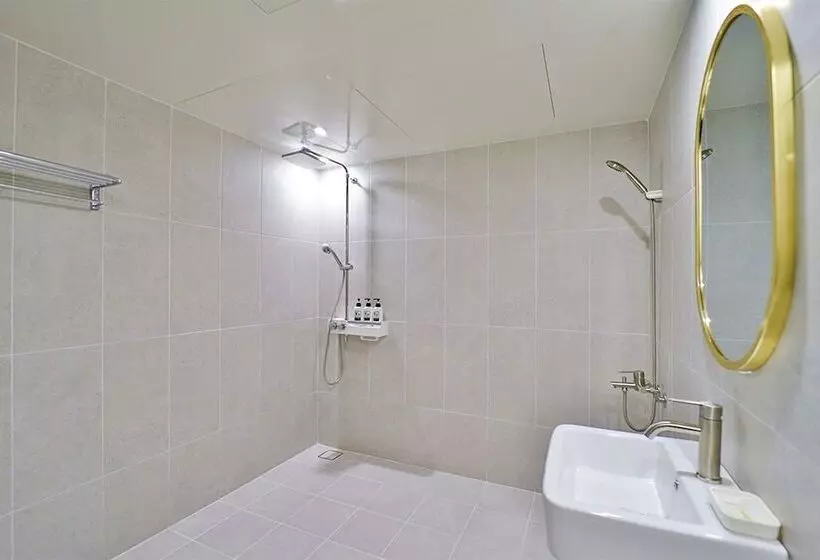 Calm Rest Hotel Busan Sasang