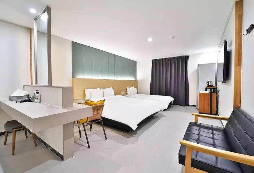 Calm Rest Hotel Busan Sasang