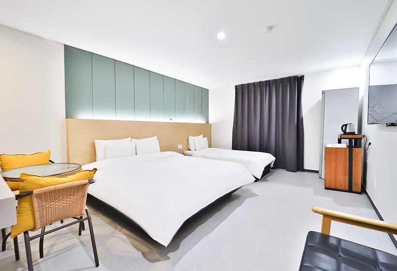 Calm Rest Hotel Busan Sasang