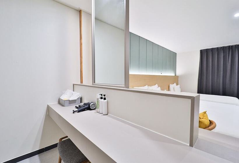 Calm Rest Hotel Busan Sasang