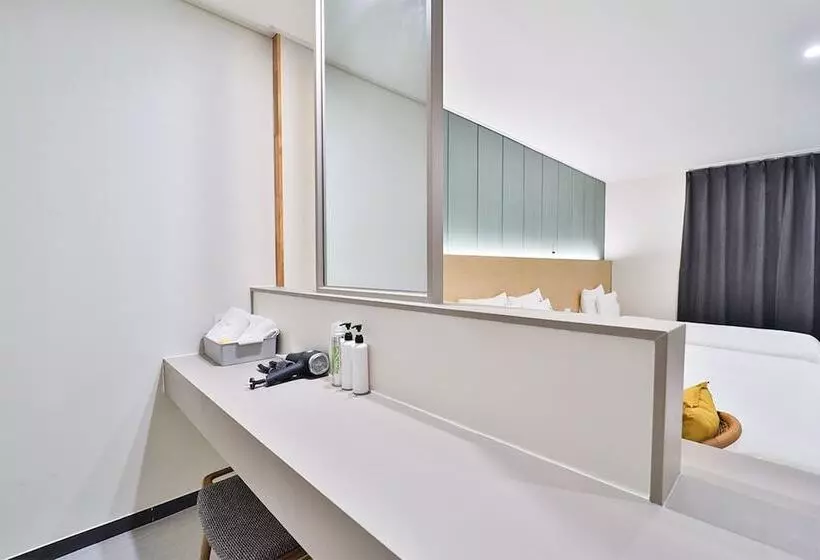 Calm Rest Hotel Busan Sasang