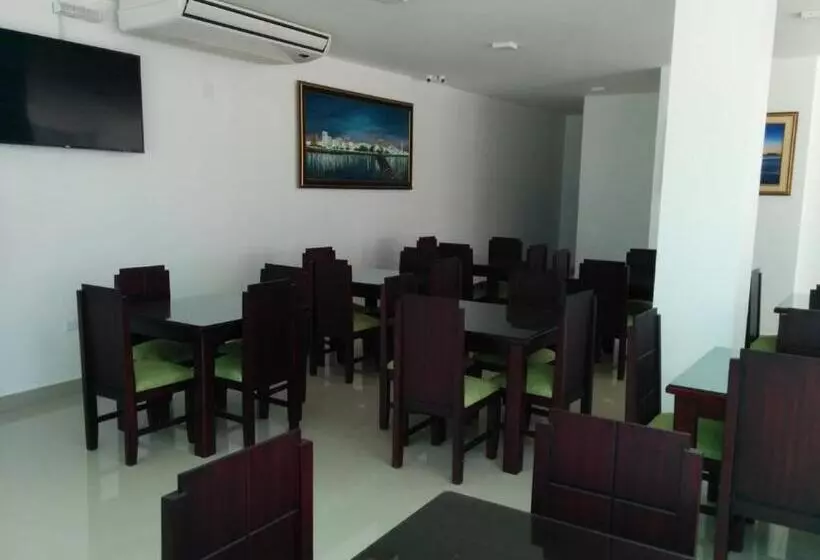 هتل Manta Airport