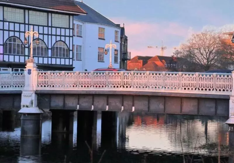 هتل Royal Ashton Townhouse   Taunton