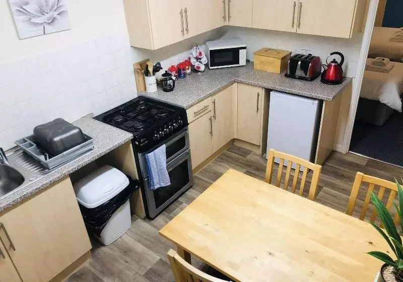 هتل Royal Ashton Townhouse   Taunton