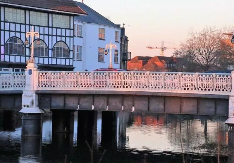 هتل Royal Ashton Townhouse   Taunton