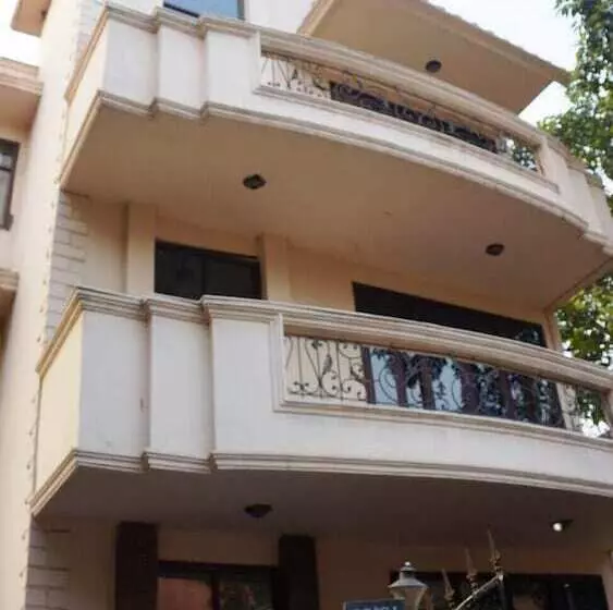 Maxfort Budget Hotel Gurgaon