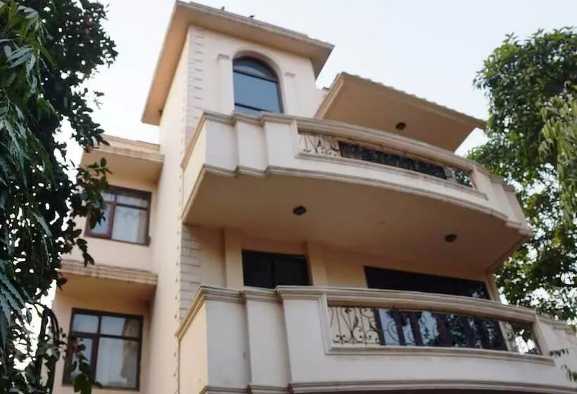 Maxfort Budget Hotel Gurgaon