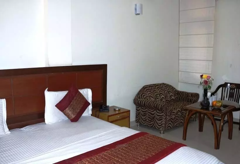 Maxfort Budget Hotel Gurgaon