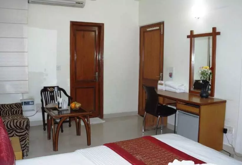 Maxfort Budget Hotel Gurgaon