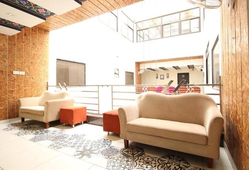 Collection O Hotel Vijay Palace