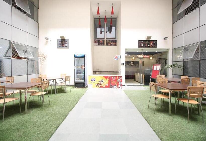 Collection O Hotel Vijay Palace