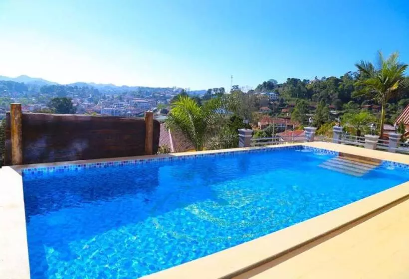 Famous Hotel Kalaw