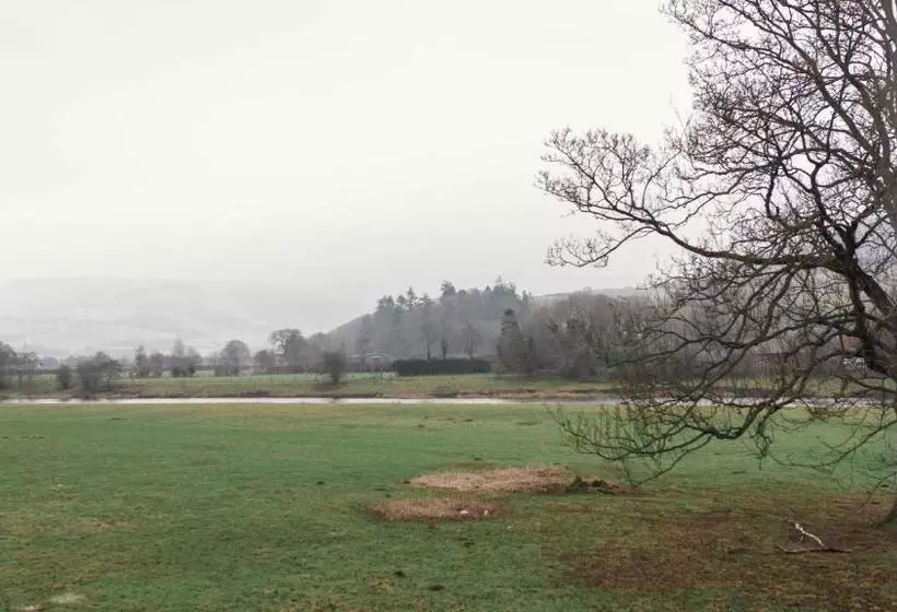 ホテル The Llanelwedd Arms
