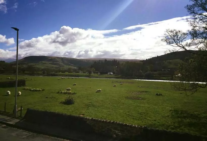 ホテル The Llanelwedd Arms