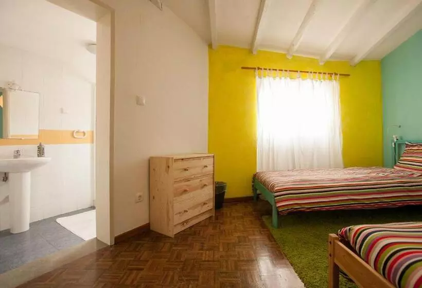 هاستل Ericeira Surf Camp