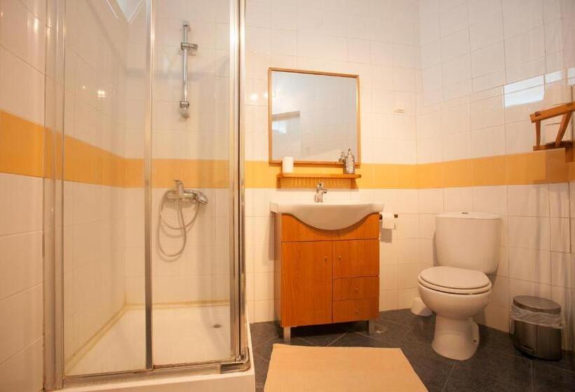 فندق صغير Ericeira Surf Camp