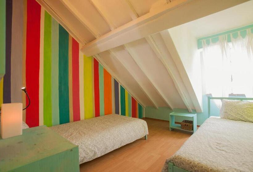 فندق صغير Ericeira Surf Camp