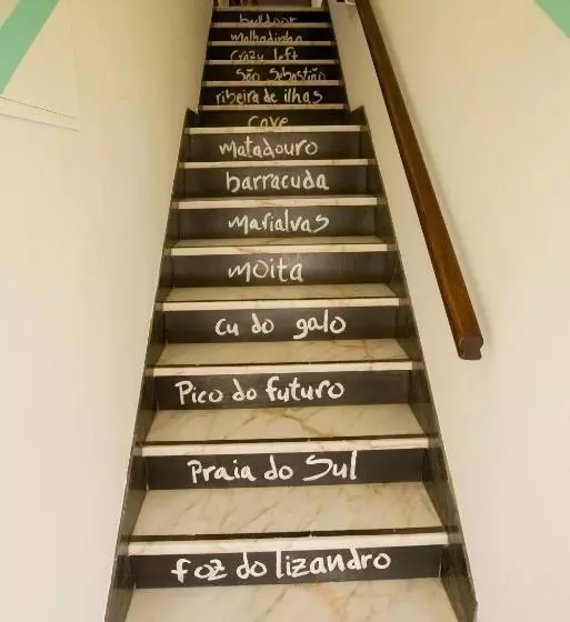 هاستل Ericeira Surf Camp