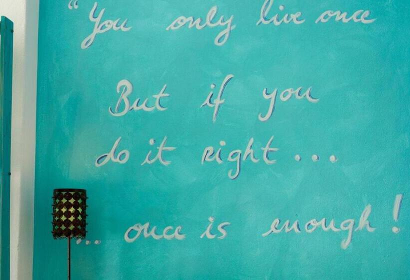 فندق صغير Ericeira Surf Camp