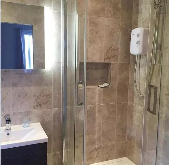 Hotel Avis