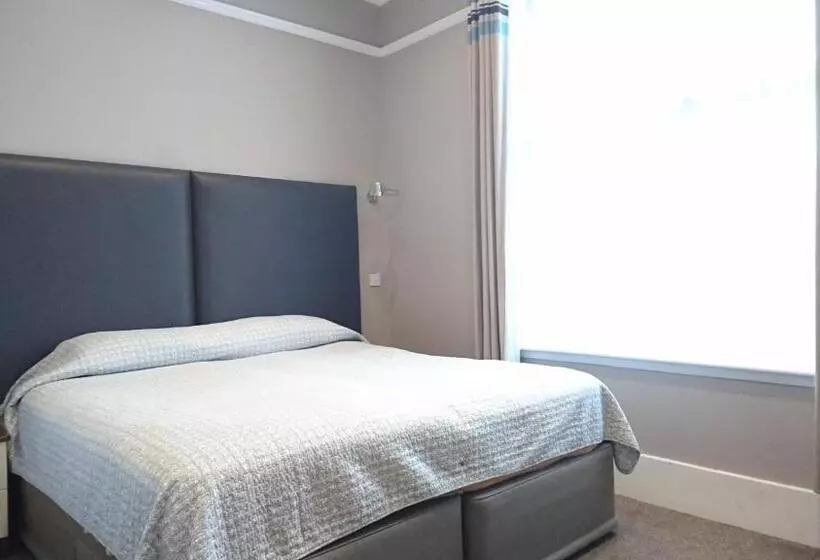 Hotel Avis