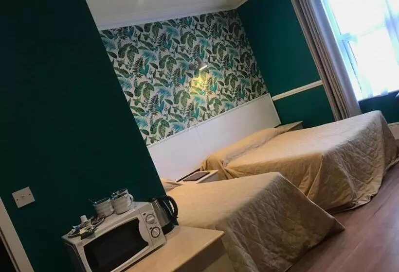 Hotel Avis