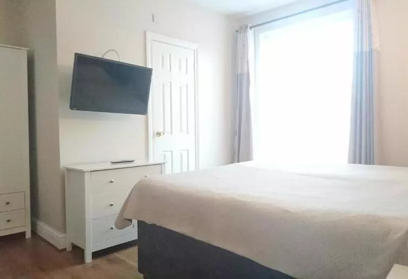 Hotel Avis