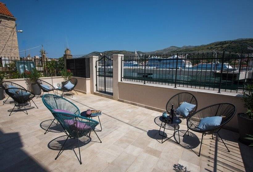 تختخواب و صبحانه Bova Luxury Rooms