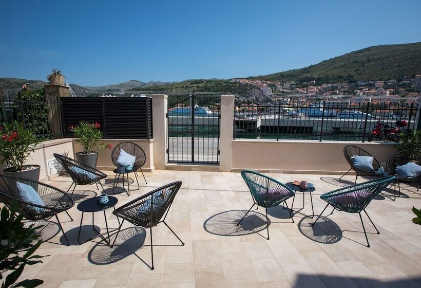 تختخواب و صبحانه Bova Luxury Rooms