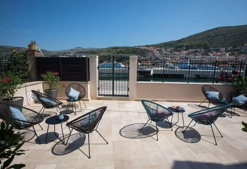 تختخواب و صبحانه Bova Luxury Rooms