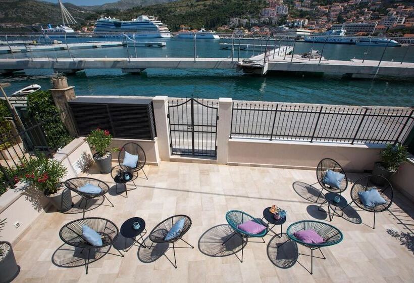 تختخواب و صبحانه Bova Luxury Rooms