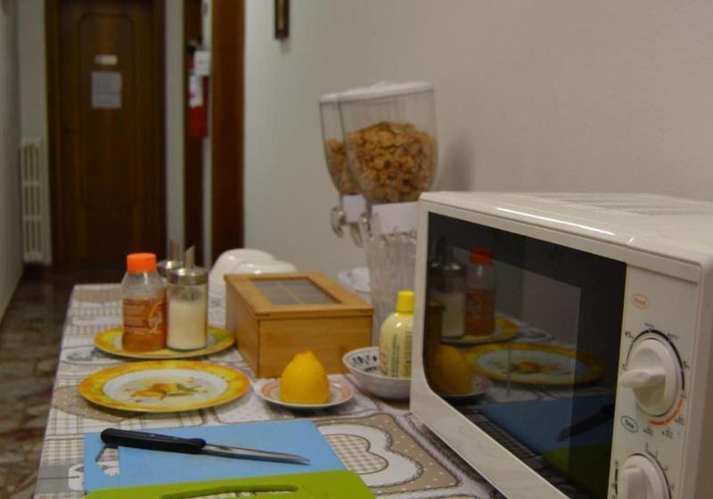 تختخواب و صبحانه My Way