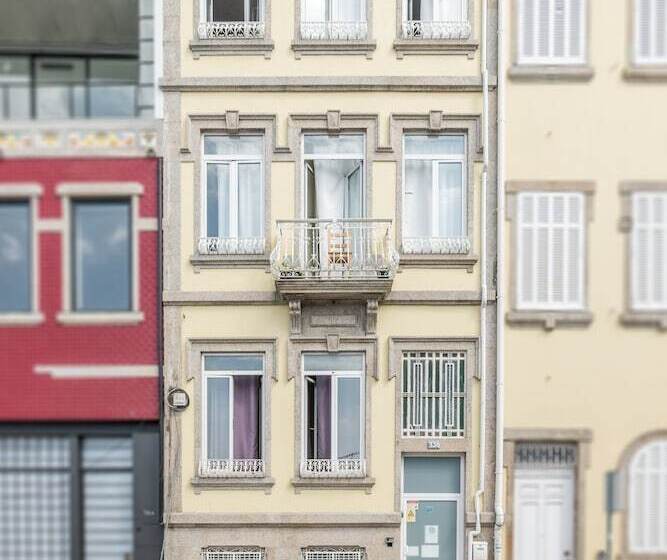 مسافرخانه Swissporto Guest House