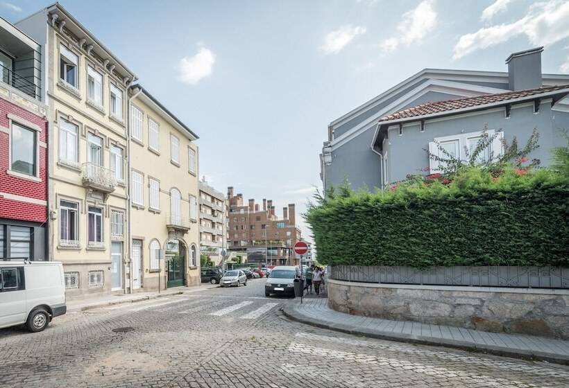 مسافرخانه Swissporto Guest House