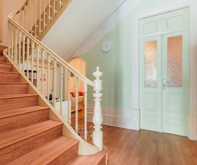 مسافرخانه Swissporto Guest House