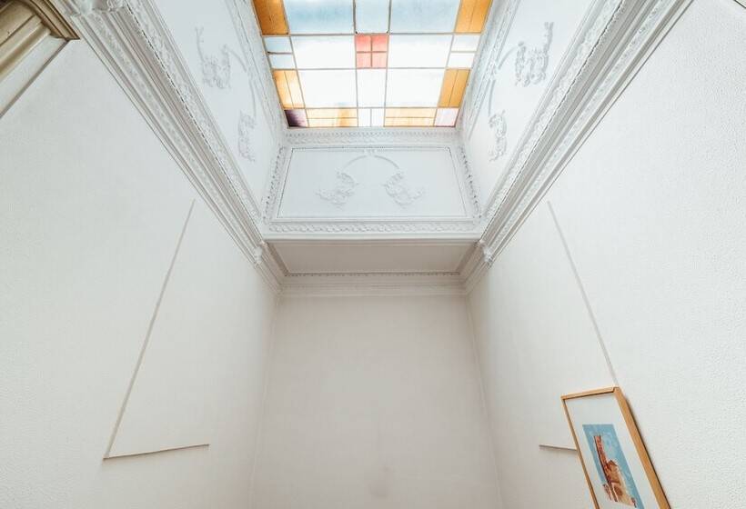 مسافرخانه Swissporto Guest House