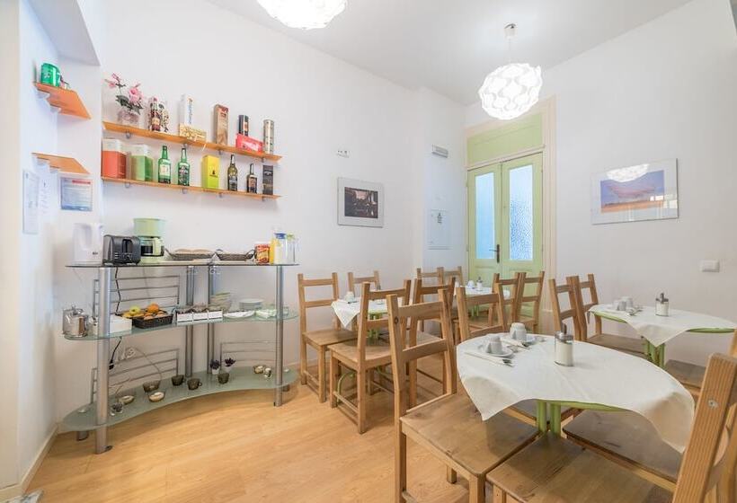 مسافرخانه Swissporto Guest House