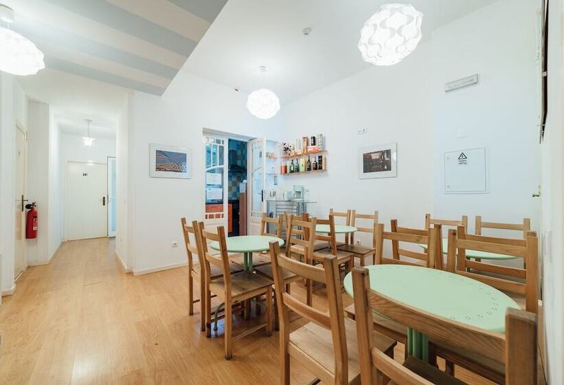 مسافرخانه Swissporto Guest House