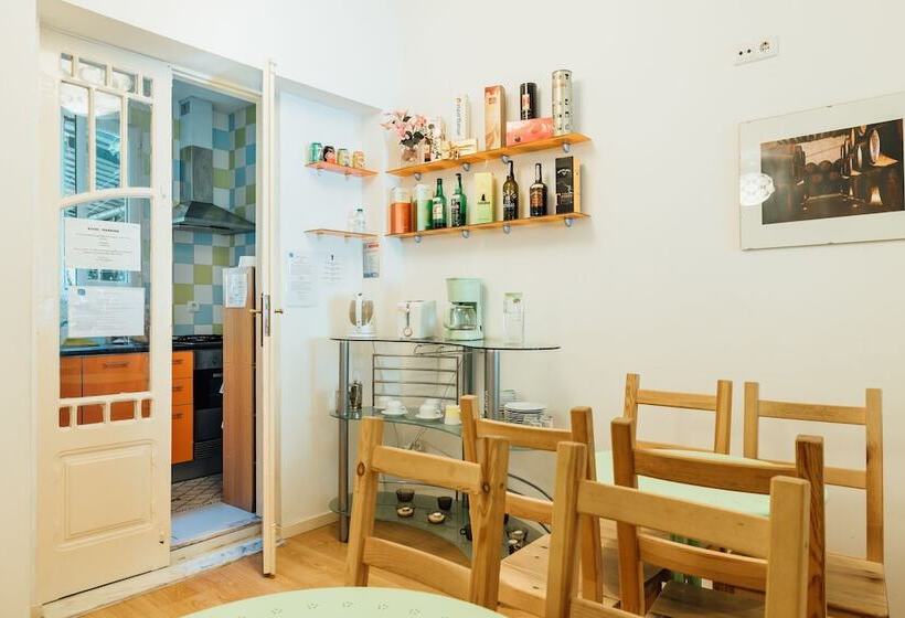 مسافرخانه Swissporto Guest House